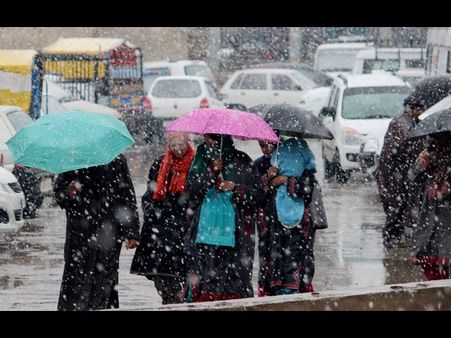 భారీగా కురుస్తోన్న మంచు: శ్రీనగర్ అందాలు (ఫోటోలు)