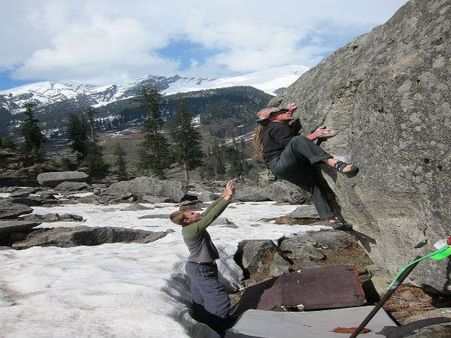 మంచులో చిక్కుకున్న150 మంది వరంగల్ వాసులు,'చర్యలు చేపడుతున్నాం'