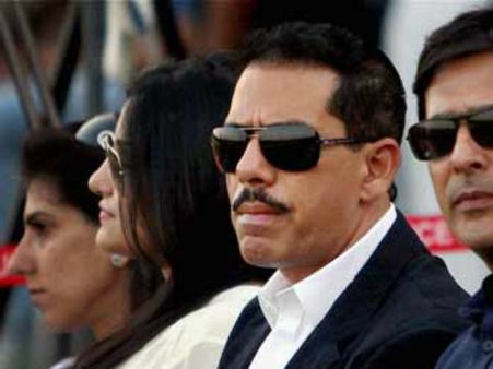 రాబర్ట్ వాద్రాకు షాక్: తనిఖీ మినహాయింపు జాబితా నుంచి ఔట్