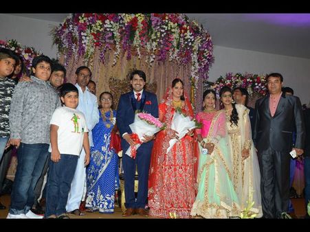 అలీ సోదరుడి రిసెప్షన్‌లో కేసీఆర్ సందడి: రాధాకృష్ణ, యాంకర్ సుమ..(పిక్చర్స్)