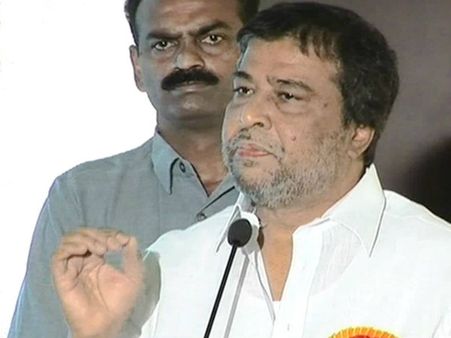 మా కార్యకర్తల జోలికొస్తే బట్టలూడదీస్తా: దామోదర