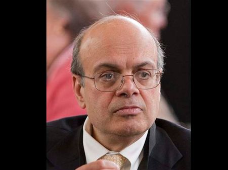 వారెన్ బఫెట్ వారసుడి రేసులో ముందున్న భారతీయుడు