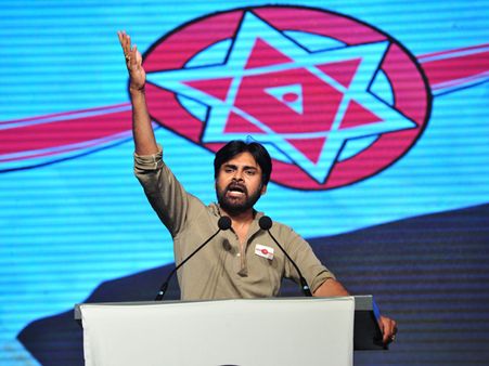 ఒక్క పవన్ కళ్యాణ్: ఎన్నో పాత్రలు, ఏది చేసినా సంచలనమే!