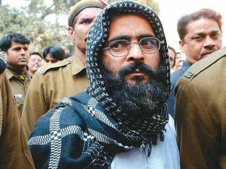 అఫ్జల్‌గురుపై వ్యాఖ్య: బీజేపీకి పీడీపీ చుక్కలు, అప్పుడే.. ముసలం!