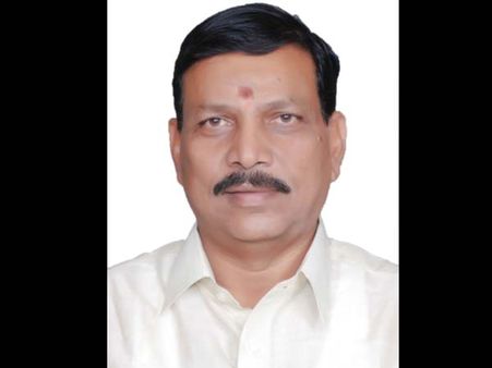 కేసీఆర్‌కు పదవీ గండం: 'జ్యోతిష్యం సూచిస్తోంది'