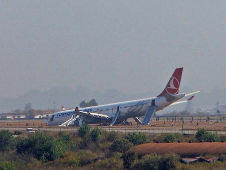 టర్కీ-నేపాల్ విమానానికి తప్పిన ప్రమాదం, ప్రయాణీకులకు గాయాలు