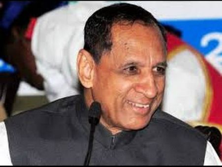 టిడిపి, టిఆర్ఎస్ సభ్యుల మధ్య తోపులాట: గవర్నర్‌కు రక్షణ కవచం