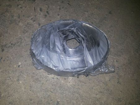 వివాదాస్పద కార్యక్రమం: టీవీ చానెల్‌పైకి బాంబులు విసిరారు, దాడి చేశారు (ఫోటోలు)