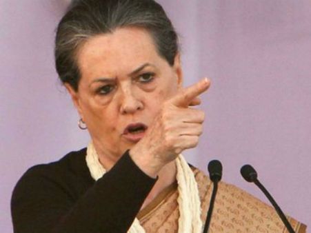 సిద్దరామయ్యకు క్లాస్ ఇచ్చిన సోనియా గాంధి