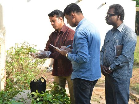 యువతి సజీవ దహనం: కుటుంబ సభ్యుల అనుమానం, హత్యా ఆత్మహత్యా?