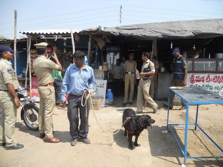 ఇద్దరు మహిళలు సజీవ దహనం: ఒంటిపై పెట్రోల్ పోసి తగలబెట్టారు (ఫోటోలు)
