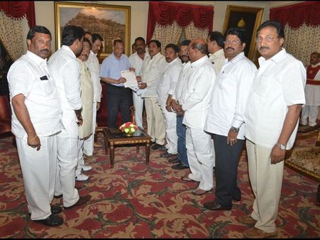 అసెంబ్లీకి క్రికెట్ ఫీవర్, ఇంటర్నెట్‌తో ఎమ్మెల్యేలు బీజీ