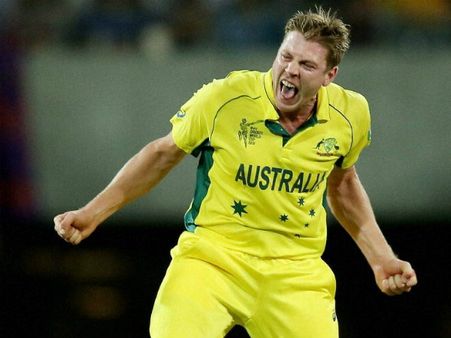 ఆసీస్ పార్టీ: దుస్తులిప్పేసిన ఫౌల్కనర్