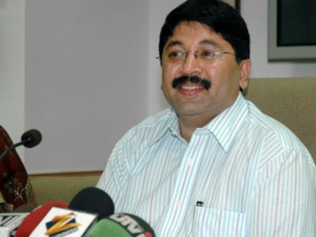 దయానిధి మారన్‌కు షాక్: 742 కోట్ల ఆస్తులను అటాచ్ చేసిన ఈడీ