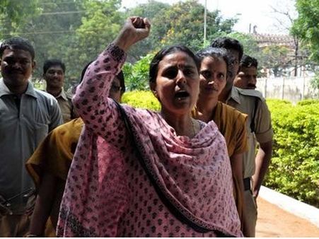 విమలక్కపై కుట్ర అభియోగాలు: ఆయుధాల కేసు