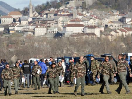 జర్మన్ వింగ్స్: ఆత్మహత్యపై నెట్లో వెతికిన కోపైలట్, ప్లేన్ డోర్ల గురించి