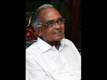 సీనియర్ స్పోర్ట్స్ జర్నలిస్ట్ టిఎన్ పిళ్లై మృతి: కెసిఆర్ దిగ్ర్భాంతి(ఫొటోలు)