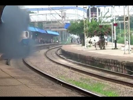 రైల్వే ట్రాక్‌పై రాయపూర్ మోడల్ శవం, హత్యనా?