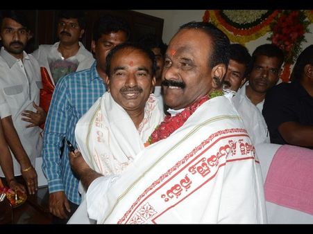 సిమి కార్యకలాపాల్లేవ్: నాయిని, ఉగ్రవాది డెడ్‌బాడీ కోసం తండ్రి