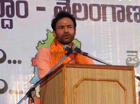 టెర్రరిస్ట్స్ పోతే మీ బాధేంటి: కిషన్, కేసీఆర్‌కి శోభ లేఖ