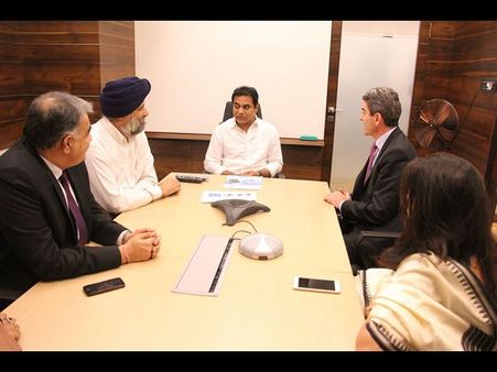 ఫ్రీ వై-ఫై: కేటీఆర్‌తో ఒరాకిల్ ప్రతినిధుల భేటీ(ఫోటోలు)