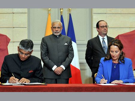 భారత్-ఫ్రాన్స్ మధ్య 17 ఒప్పందాలు: 36 రాఫెల్స్ జెట్స్ కొనుగోలు