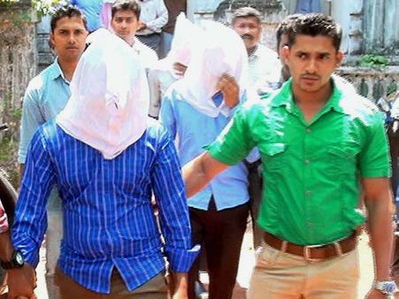 ట్రయల్ రూంలో సీసీటీవీ-స్మృతి ఇరానీ కేసు: నిందితుడు ఉద్యోగే