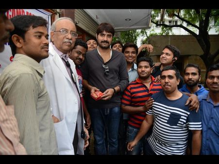 హీరో శ్రీకాంత్ చేతుల మీదగా ఉమేష్ చంద్ర హార్ట్ క్యాంప్ (ఫోటోలు)