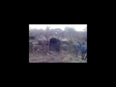 పాతబస్తీలో సొరంగం: గోల్కొండకు దారేనా?