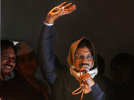 కేజ్రీవాల్‌కు చిక్కు: 'అసమ్మతి' స్వరాజ్ అభియాన్, వారిపై చర్యలేనా?