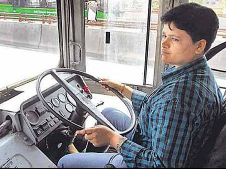 తెలంగాణ బిడ్డ: ఢిల్లీలో తొలి మహిళా డ్రైవర్
