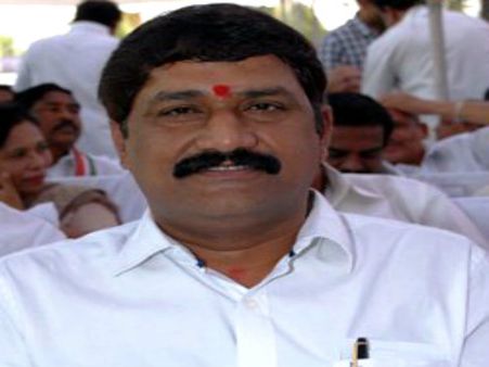 హైదరాబాదులో ఎపి ఎంసెట్ సెంటర్లు: గంటా