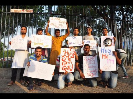 స్వేచ్ఛ: నెక్లెస్ రోడ్డులో 'గే'ల ప్రదర్శన (ఫోటోలు)