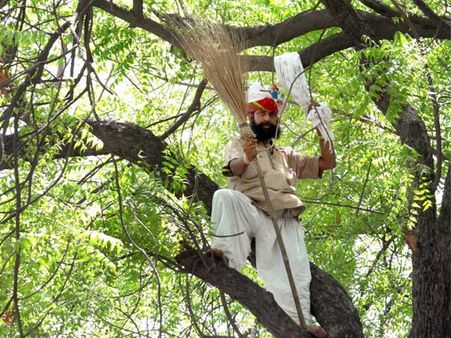 కేజ్రీ సాక్షిగా రైతు ఆత్మహత్య: ప్రధాని విచారం, మృతిపై ఫ్యామిలీ