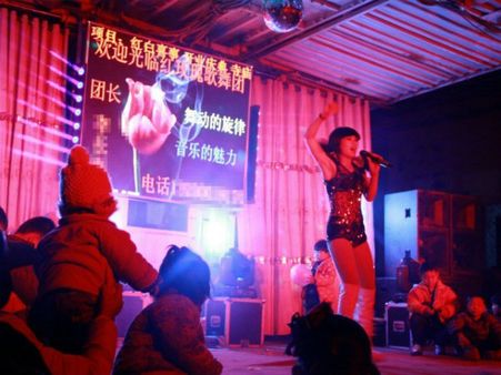 అంత్యక్రియల్లో దిగంబర నృత్యాలు: నిషేధం