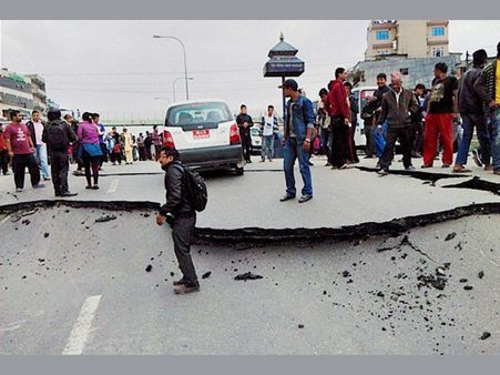 ఎవరెస్ట్‌పై ఎఫెక్ట్: 18మంది పర్వతారోహకుల మృతి