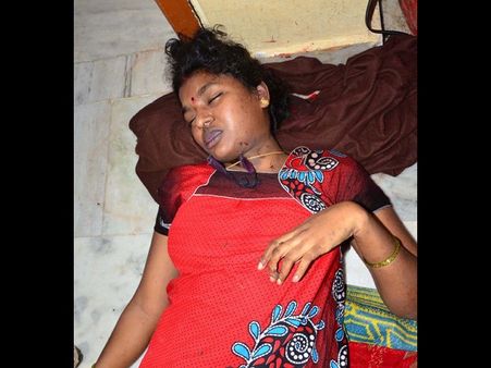  మహిళ అనుమానాస్పద మృతి: తండ్రే కొట్టిచంపాడన్న ఐదేళ్ల కొడుకు(పిక్చర్స్)