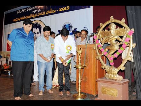 'సినిమా వచ్చి నాటకాన్ని మింగేసింది' (ఫోటోలు)