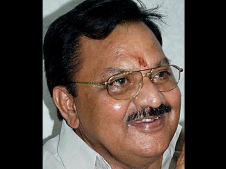 టీటీడీపై బీజేపీకి బాబు షాక్, దర్శకేంద్రుడికి చోటు