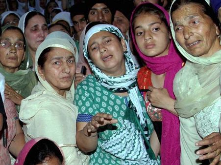 ఎవరెస్ట్: 70మంది పర్వతారోహకుల ప్రాణాలను కాపాడిన భారత వైద్యుడు