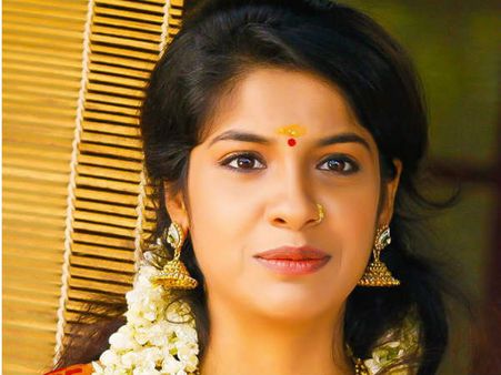 బెదిరిపోయేలా: భూకంపంపై నటి అర్చన, ఖాట్మాండ్‌లో మళ్లీ ప్రకంపనలు