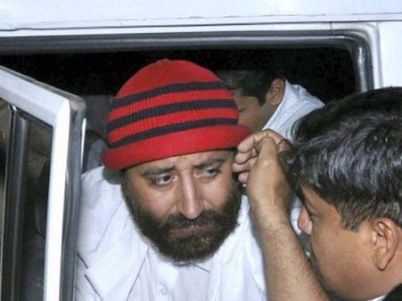 కృష్ణుడిగా భావించి సాయి చుట్టూ గోపికల్లాగా..