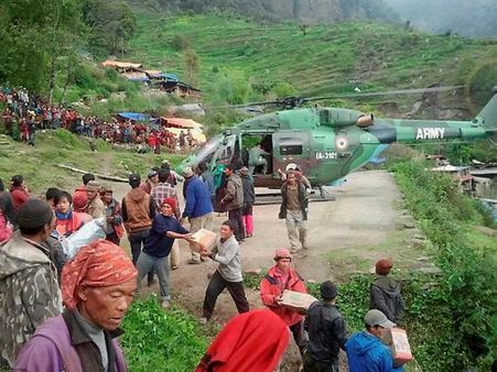 నేపాల్ భూకంపం: విమానాలు దిగే దారేది? 5 రోజుల తర్వాత బతికిన బాలుడు