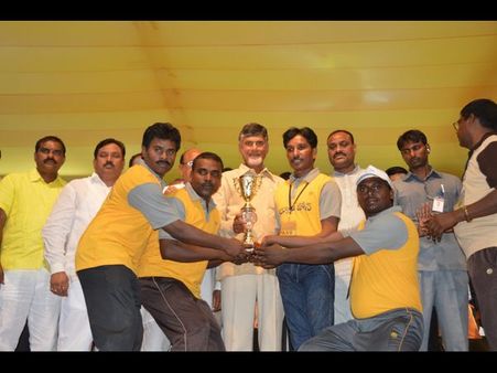 అండగా ఉంటాం: మే డే వేడుకల్లో బాబు(పిక్చర్స్)