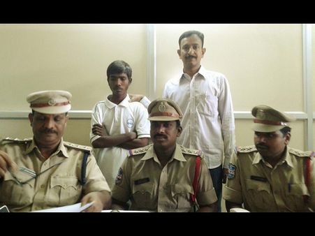 రైల్వే‌స్టేషన్‌కు బాంబు బెదిరింపు కాల్ చేసింది ఇతడే(ఫొటోలు)