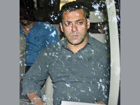 సెలబ్రిటీస్ మిరాకిల్: సల్మాన్‌ఖాన్‌కు 3 గంటల్లోనే బెయిల్ ఎలా?