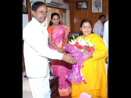 తెర మీదికి కాళేశ్వరం: ఉమా భారతి హామీతో కెసిఆర్ దూకుడు (పిక్చర్స్)