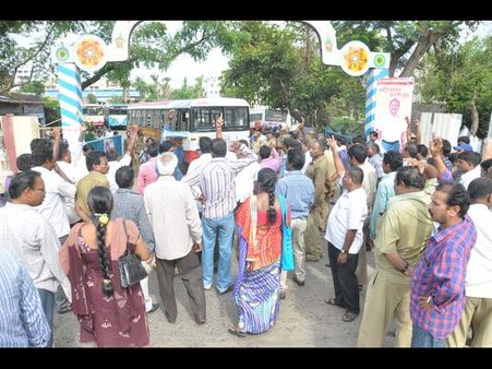 హైకోర్టు తీర్పు అందలేదు, సమ్మె కొనసాగిస్తాం: ఆర్టీసి సంఘాలు