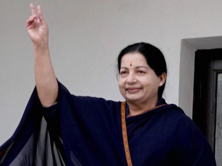 జయలలిత అంతే: బయటకి కన్పించరు, తొణకలేదు