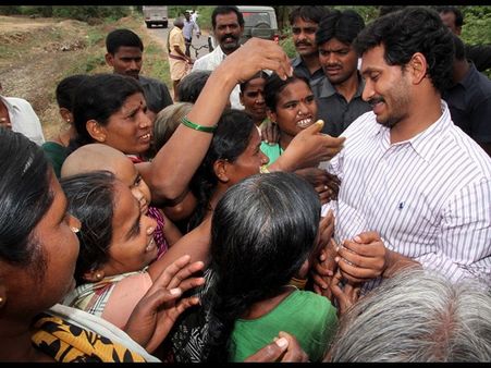 రైతు భరోసాయాత్ర: గుంతకల్లులో పర్యటించిన జగన్ (ఫోటోలు)